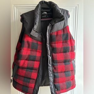 The North Face buffalo check puffer vest. VGUC. No signs of wear.
